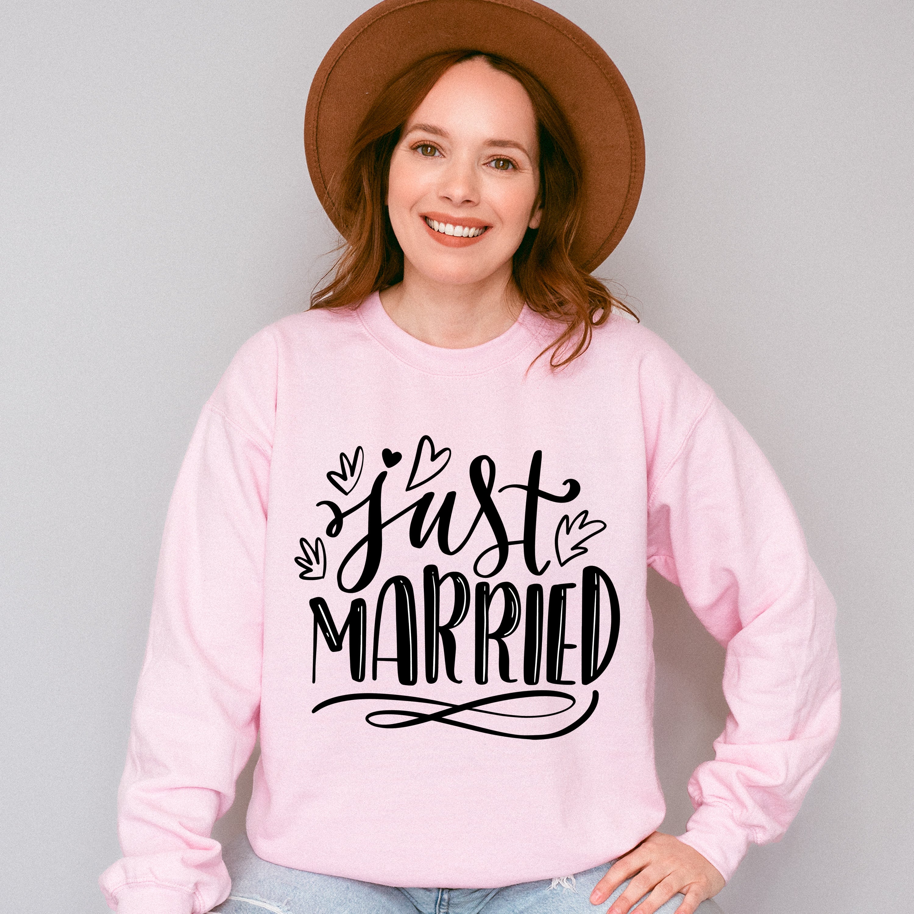 Just Married Heart Design - Honeymoon Unisex Crewneck T-Shirt Sweatshirt Hoodie