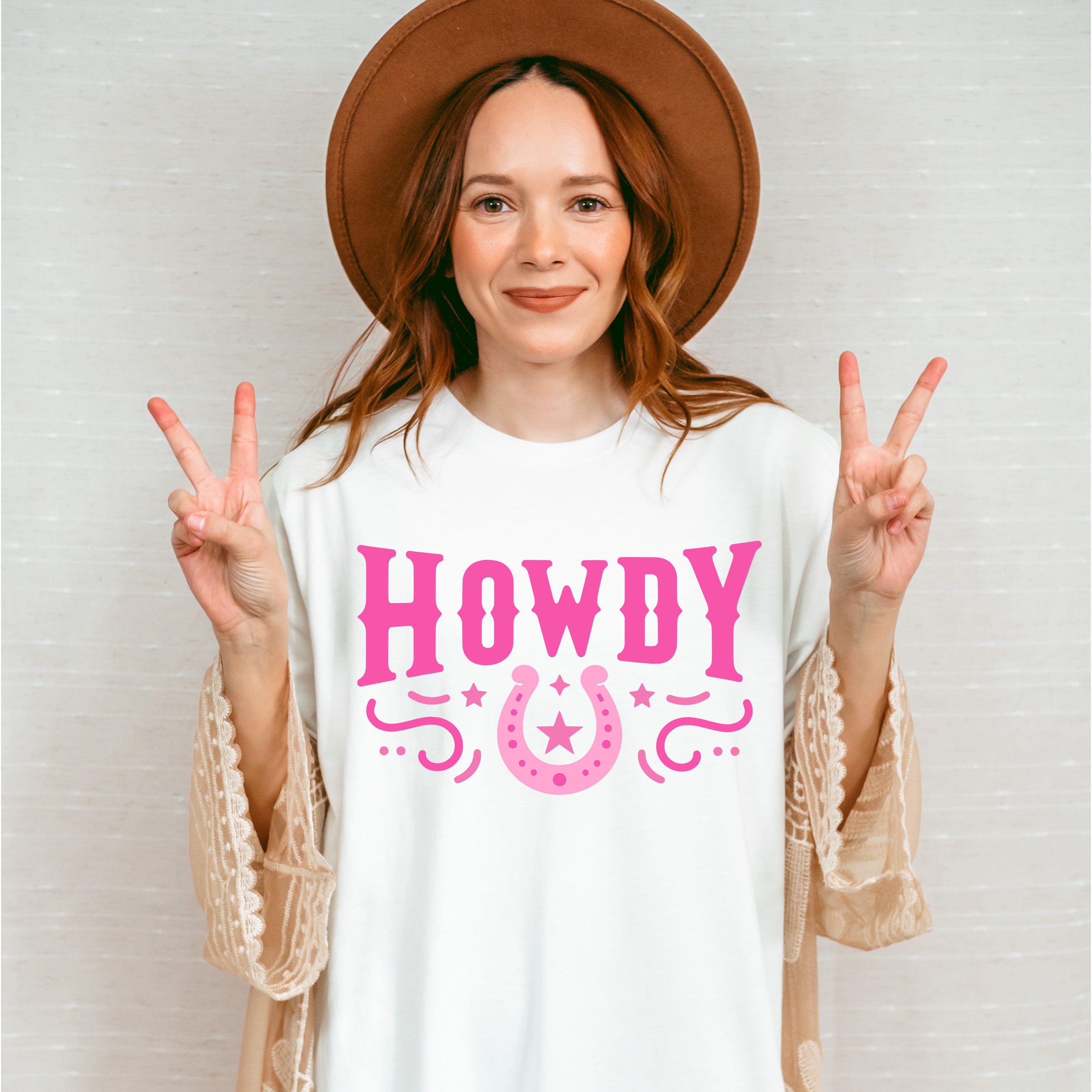 Howdy Horseshoe Design - Cowgirl Unisex Crewneck T-Shirt Sweatshirt Hoodie