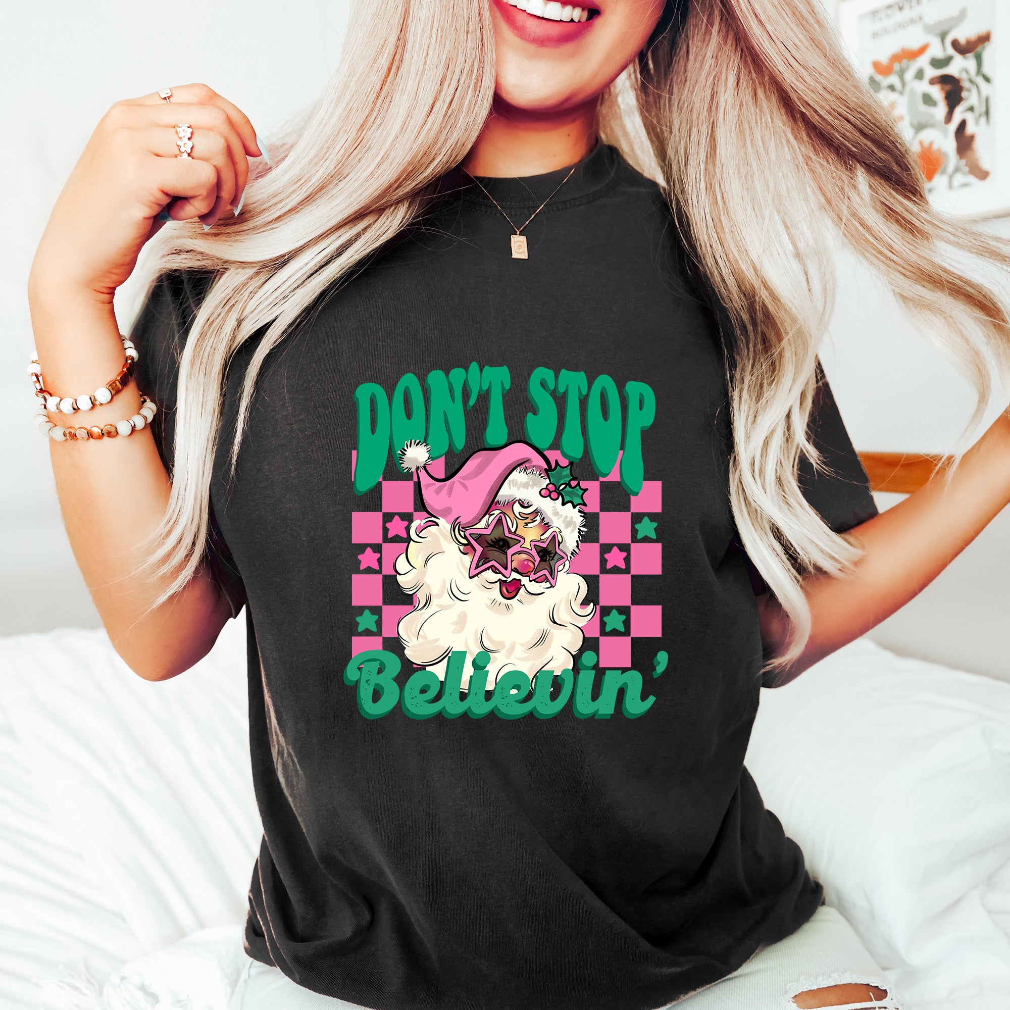 Don't Stop Believin' Pink Santa - Christmas Unisex Crewneck T-Shirt Sweatshirt Hoodie