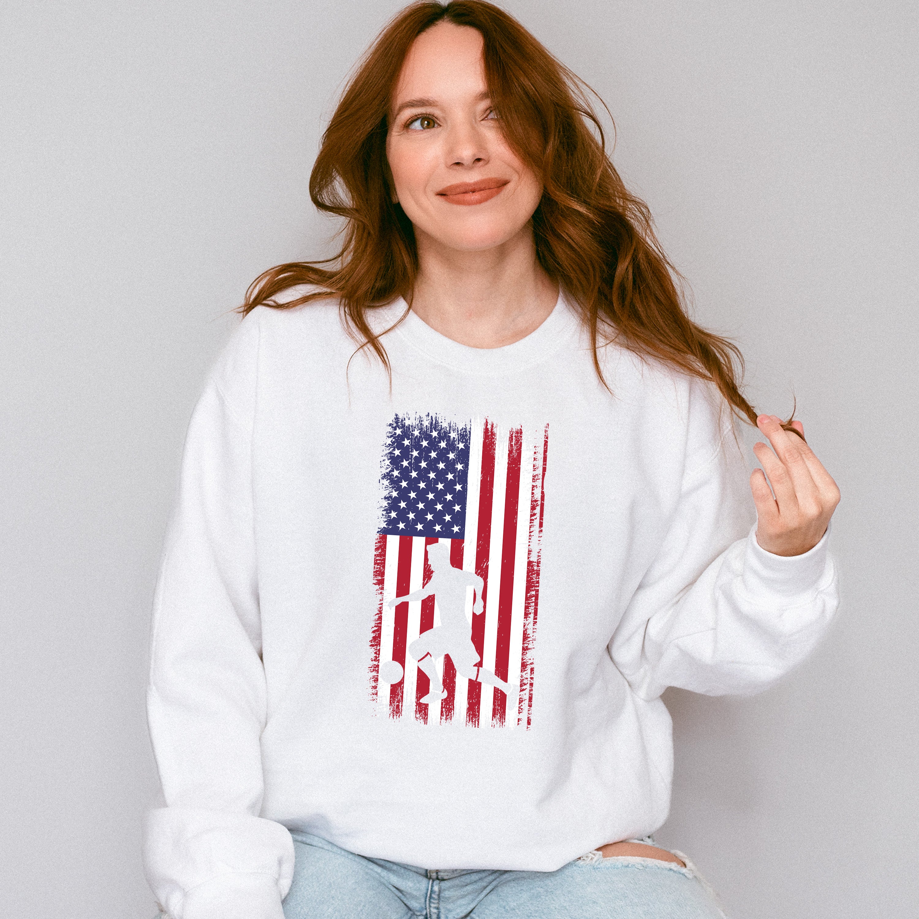 Us Flag Soccer Player Silhouette Design - Soccer Unisex Crewneck T-Shirt Sweatshirt Hoodie